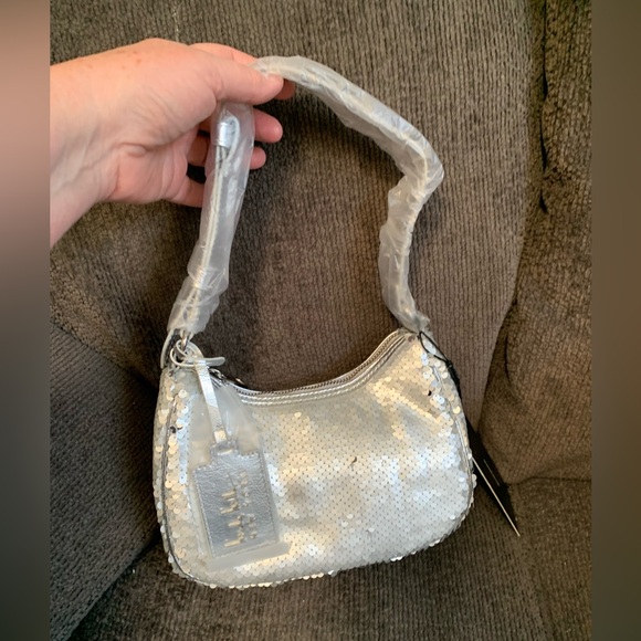 Nicole Miller Handbags - Nicole Miller Silver Sequin Small Faux Leather Purse NWT 🌴
